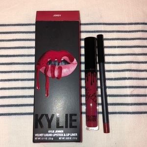 Kylie Velvet Liquid Lipstick & Lip Liner